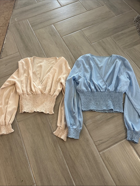Lyaner Tops - Set of 2 🤗ELEGANT Smocked V-Neck Crop Top in Peach and Light Blue